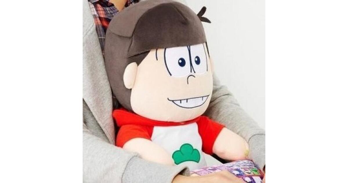 おそ松さん』ぬいぐるみとしてもかわいい！ 6つ子がPCクッション